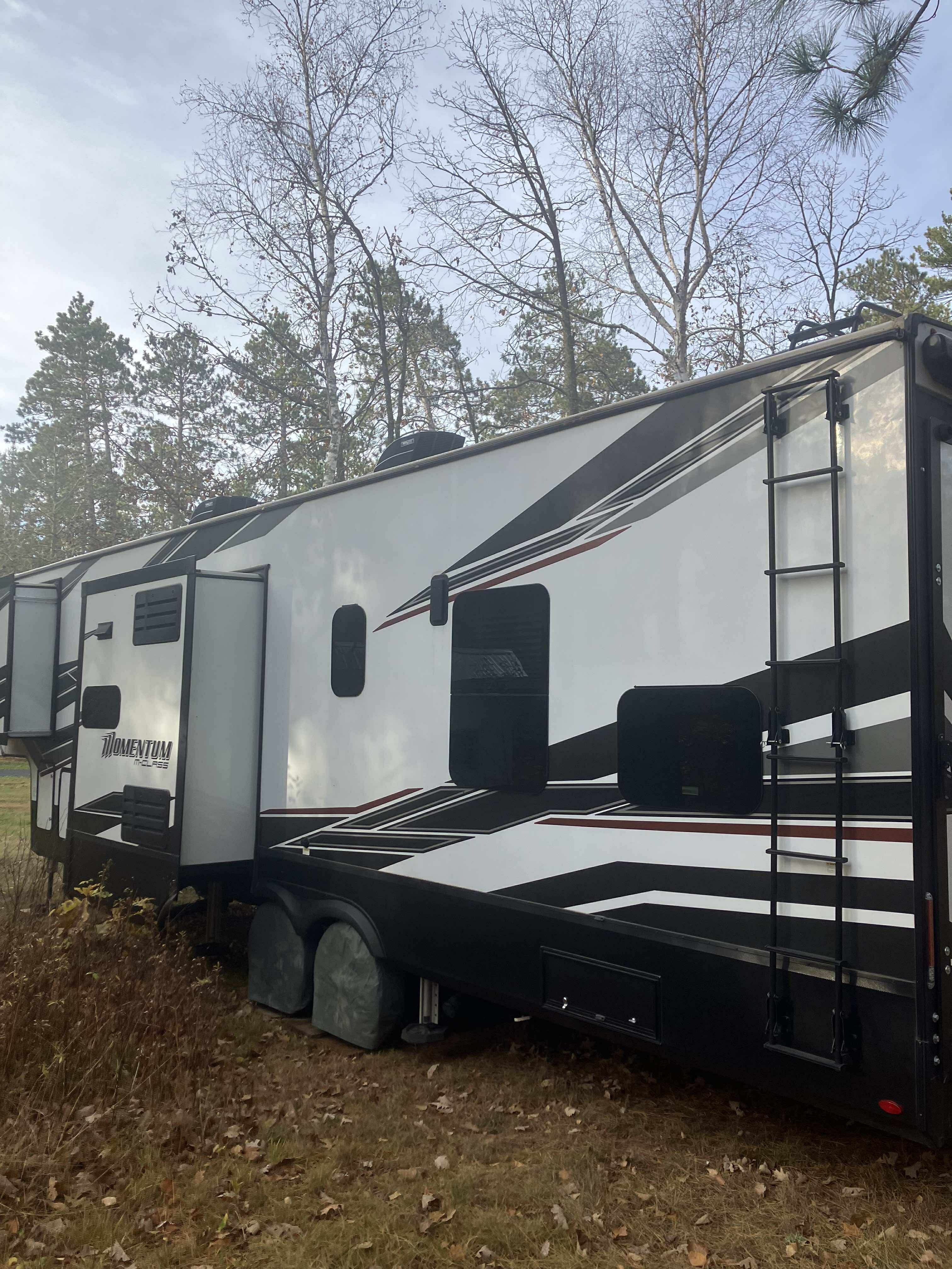 2022 Grand Design MOMENTUM M-CLASS 351M in bemidji MN