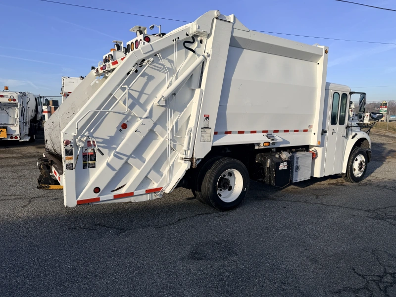 2015 FREIGHTLINER BUSINESS CLASS M2 106