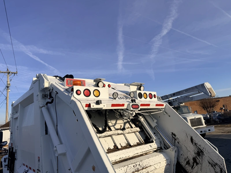 2015 FREIGHTLINER BUSINESS CLASS M2 106