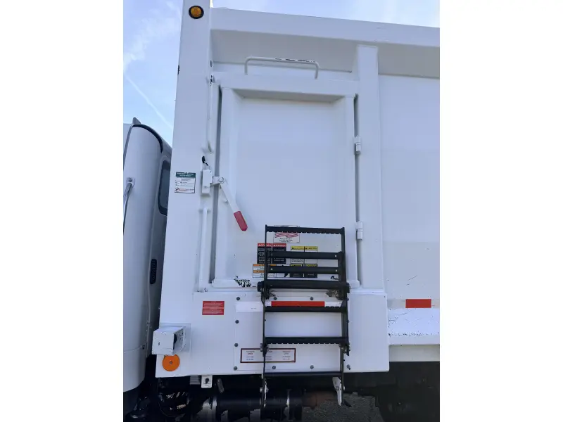 2015 FREIGHTLINER BUSINESS CLASS M2 106