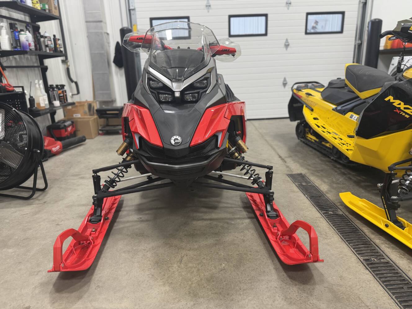 A photo of this 2025 Lynx Rave RE 600R E-TEC Ice Ripper XT 1.5 M.S. / E.S. w/ 10