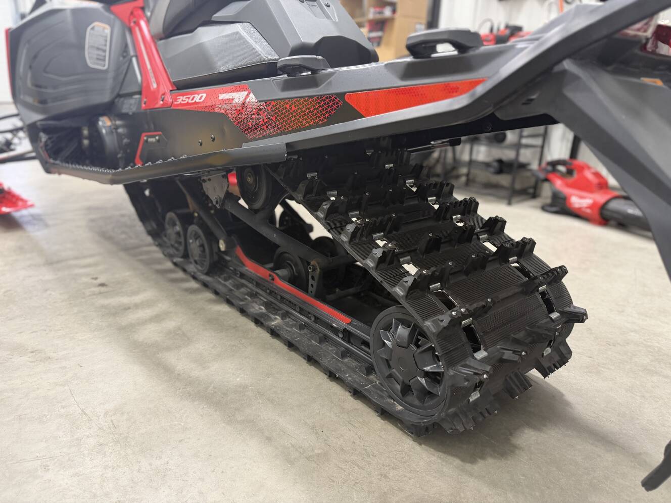 A photo of this 2025 Lynx Rave RE 600R E-TEC Ice Ripper XT 1.5 M.S. / E.S. w/ 10