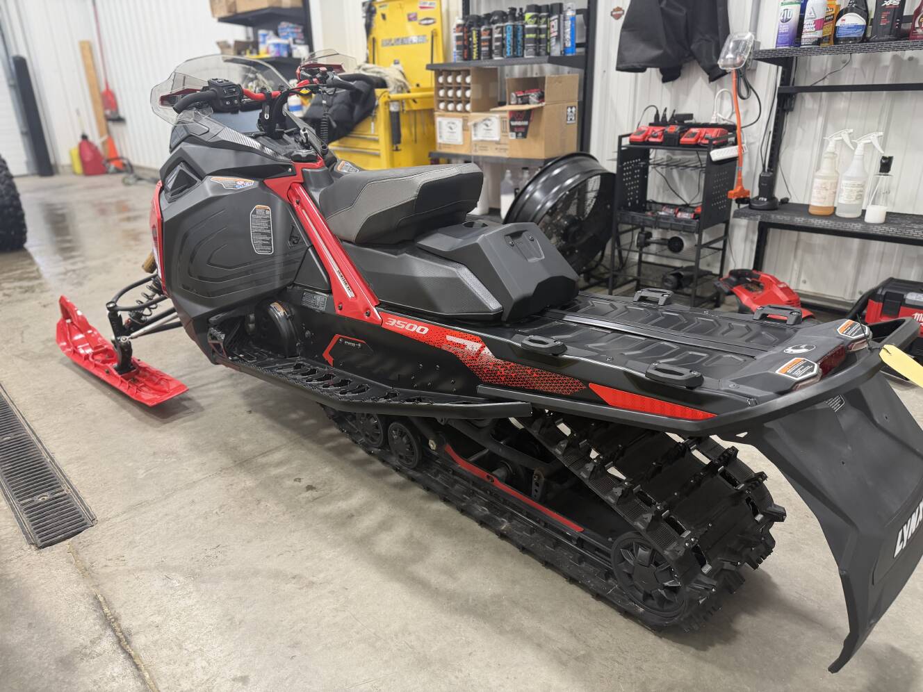 A photo of this 2025 Lynx Rave RE 600R E-TEC Ice Ripper XT 1.5 M.S. / E.S. w/ 10