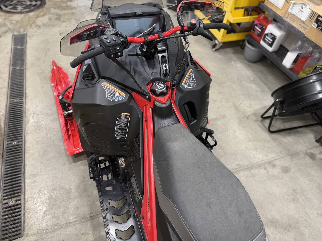 A photo of this 2025 Lynx Rave RE 600R E-TEC Ice Ripper XT 1.5 M.S. / E.S. w/ 10