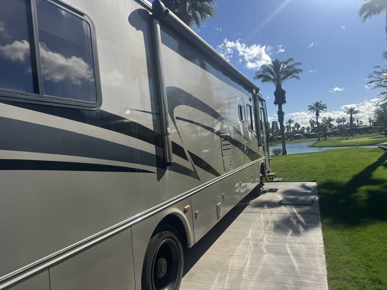 A photo of this 2006 Monaco CAYMAN XL 38PBD
