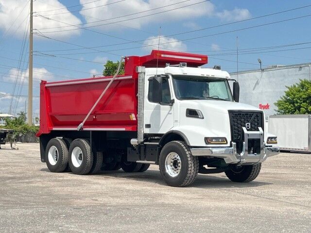 2025 VOLVO VHD in Miami, FL