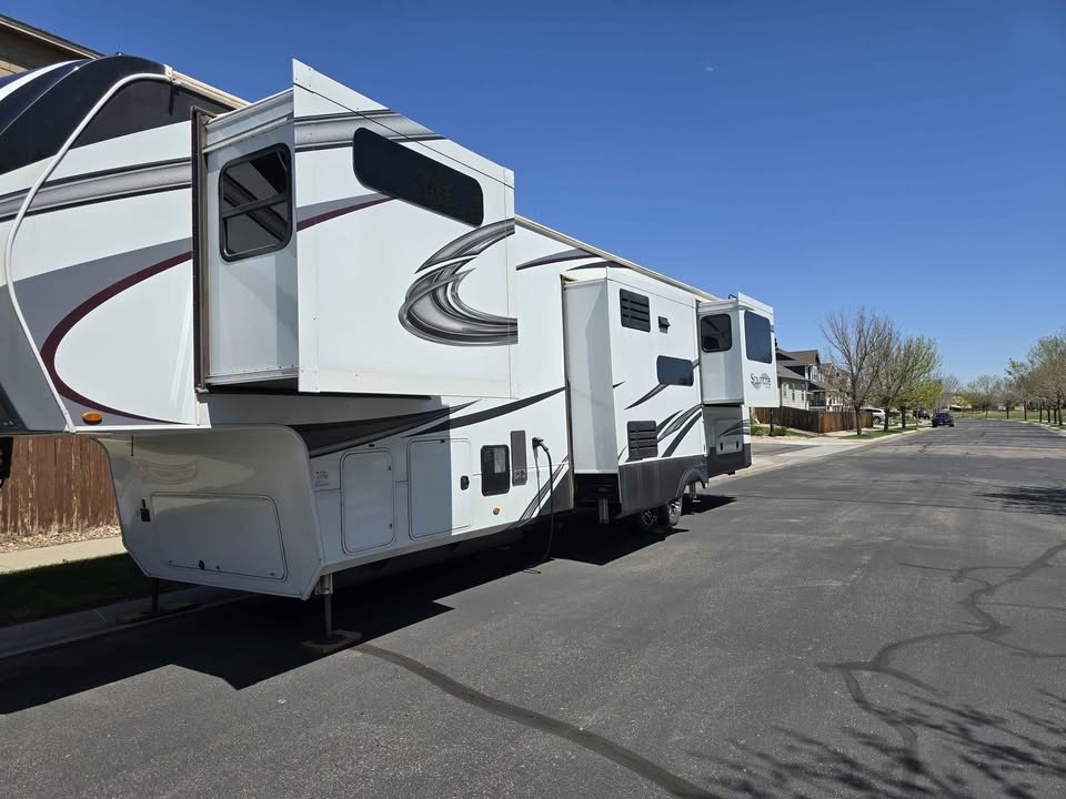 2022 Grand Design SOLITUDE 375RES RV