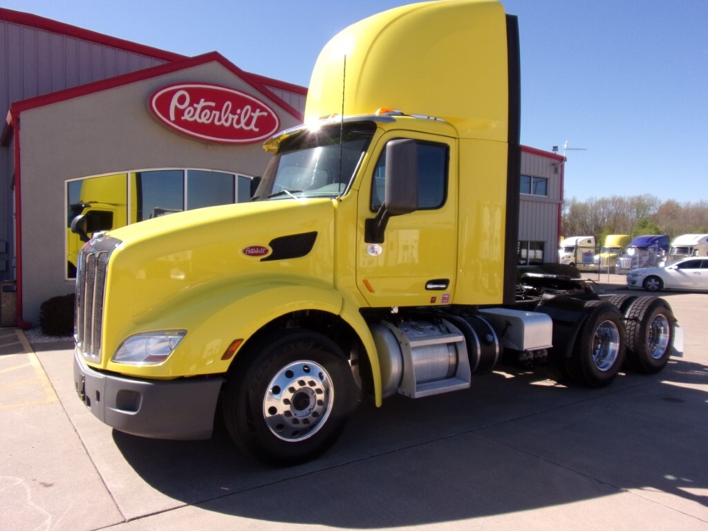 2021 PETERBILT 579 in Van Buren, AR