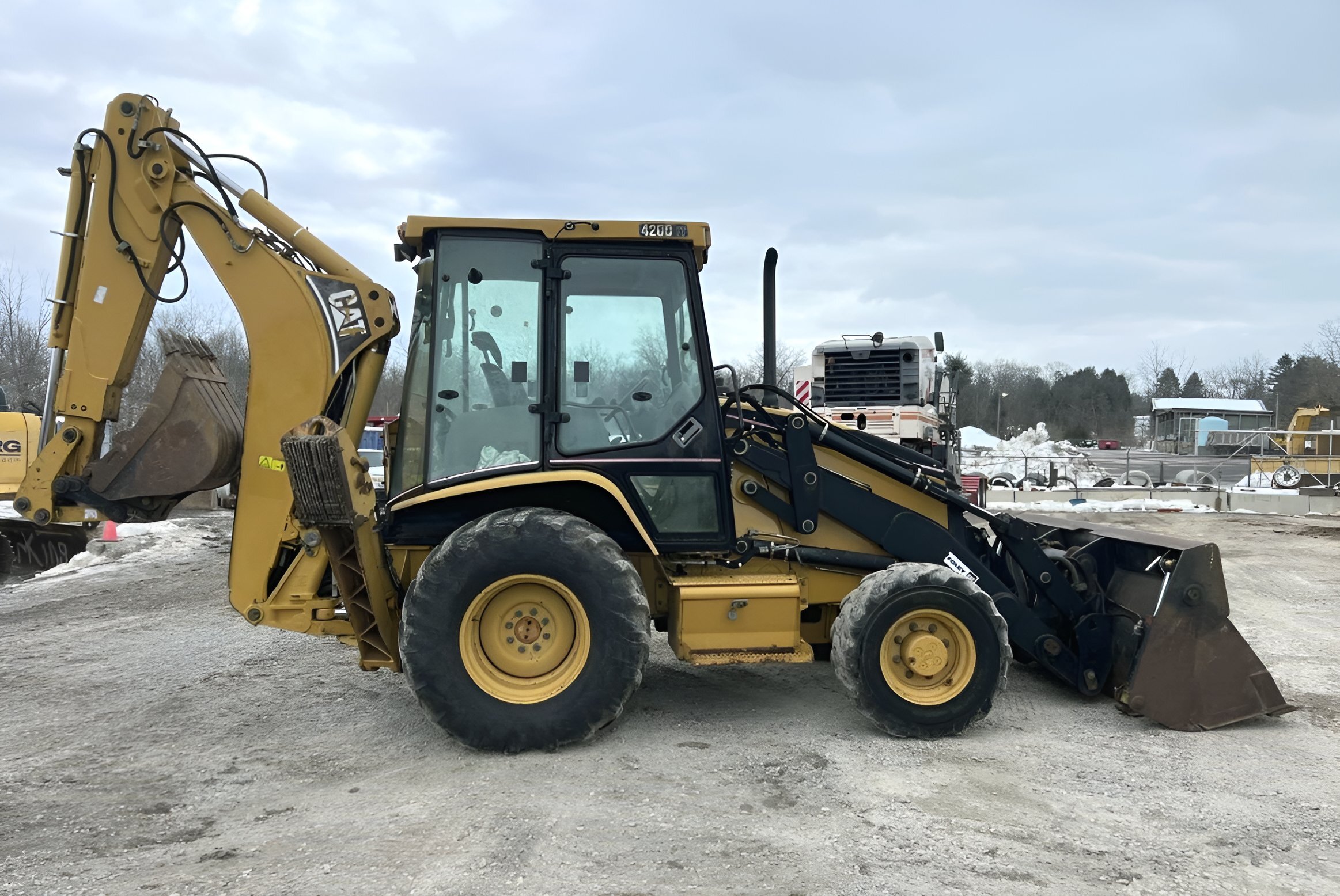 2005 Caterpillar Lift Trucks 420DIT in Bristol, PA