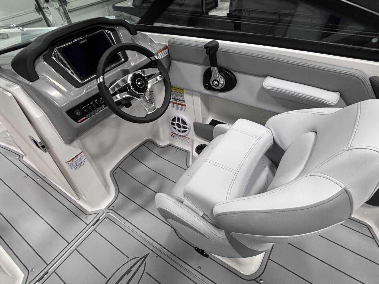 A photo of this 2026 Chaparral 21 SSI SPORT