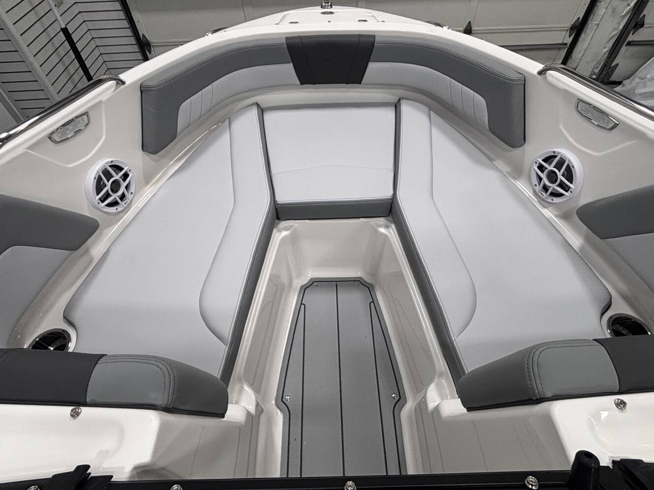 A photo of this 2026 Chaparral 21 SSI SPORT