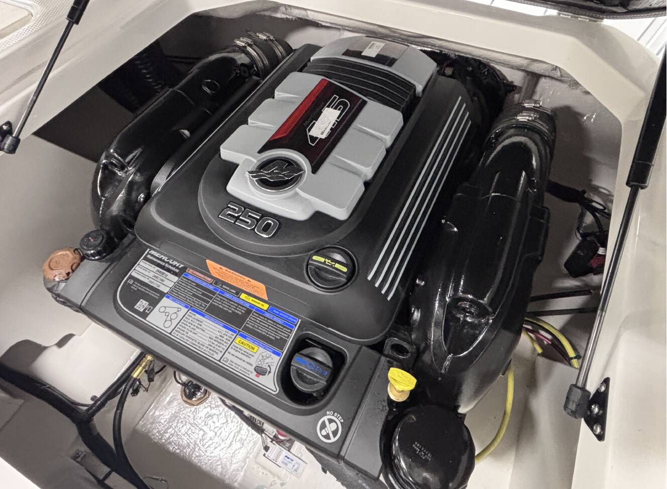 A photo of this 2026 Chaparral 21 SSI SPORT