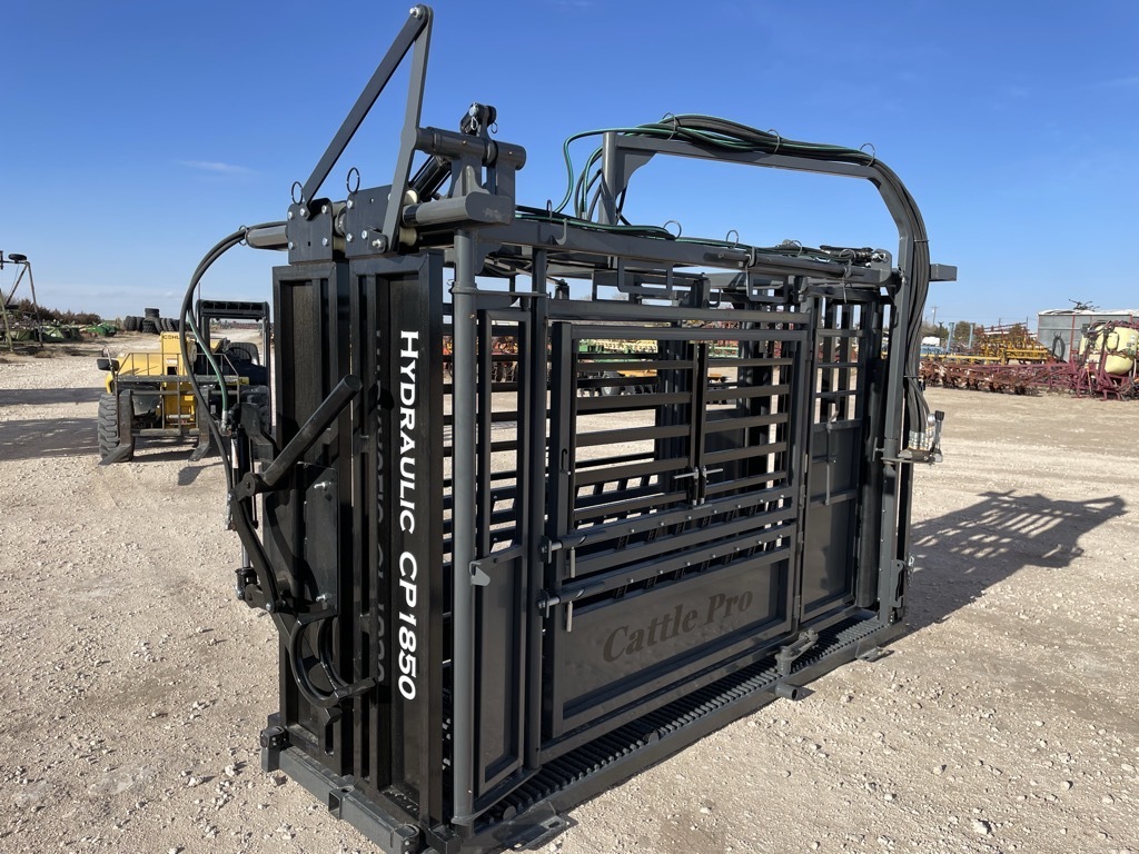 2026 Cattle Pro Hydraulic CP1850 Squeeze Chute in Seminole, TX