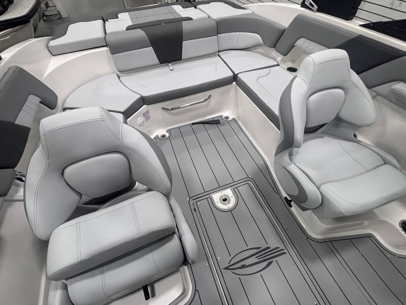 A photo of this 2026 Chaparral 23 SSI SPORT