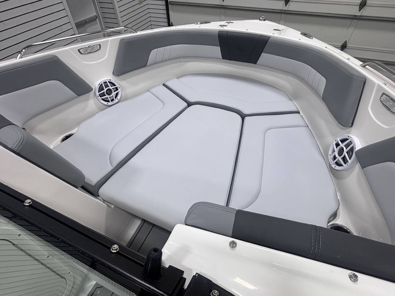 A photo of this 2026 Chaparral 23 SSI SPORT