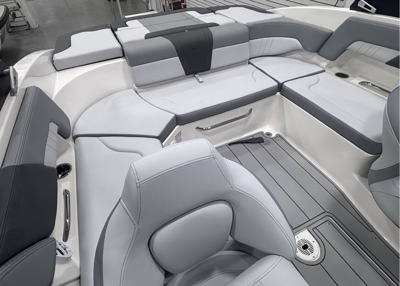 A photo of this 2026 Chaparral 23 SSI SPORT