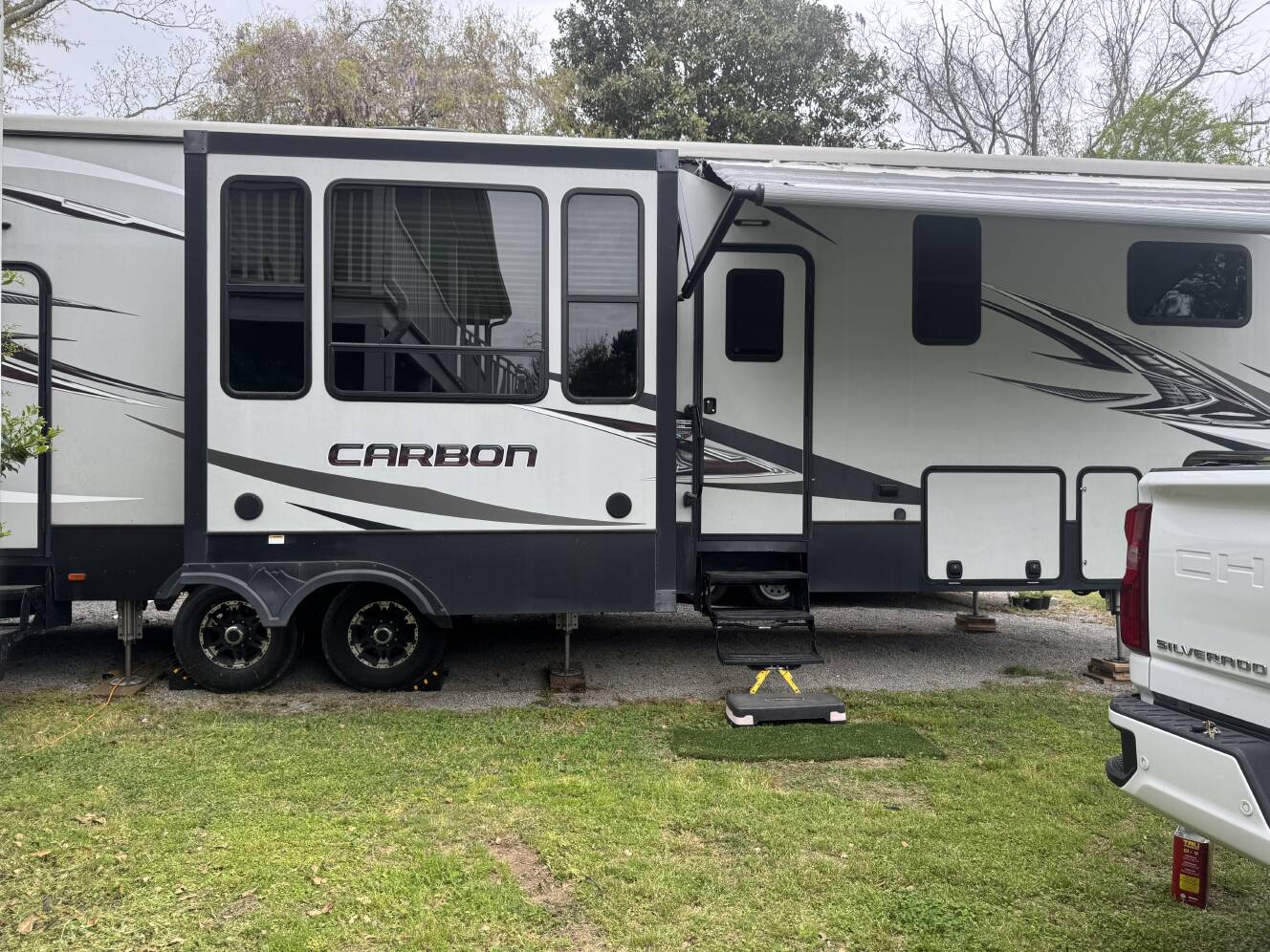 A photo of this 2018 Keystone CARBON 364