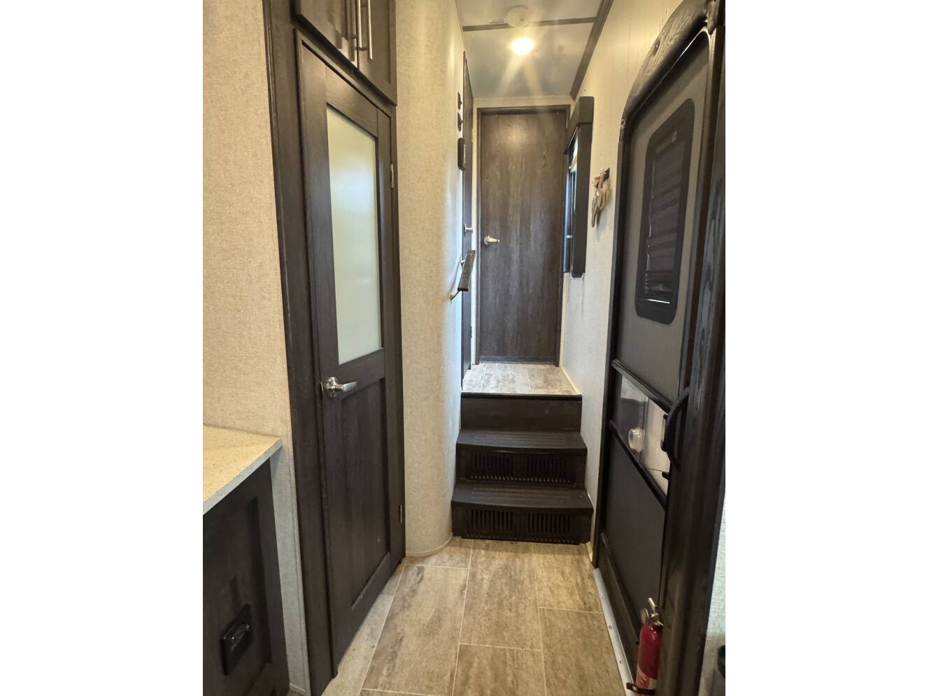 A photo of this 2018 Keystone CARBON 364