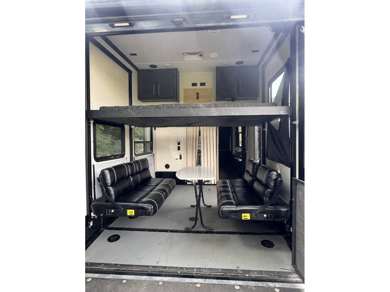 A photo of this 2018 Keystone CARBON 364
