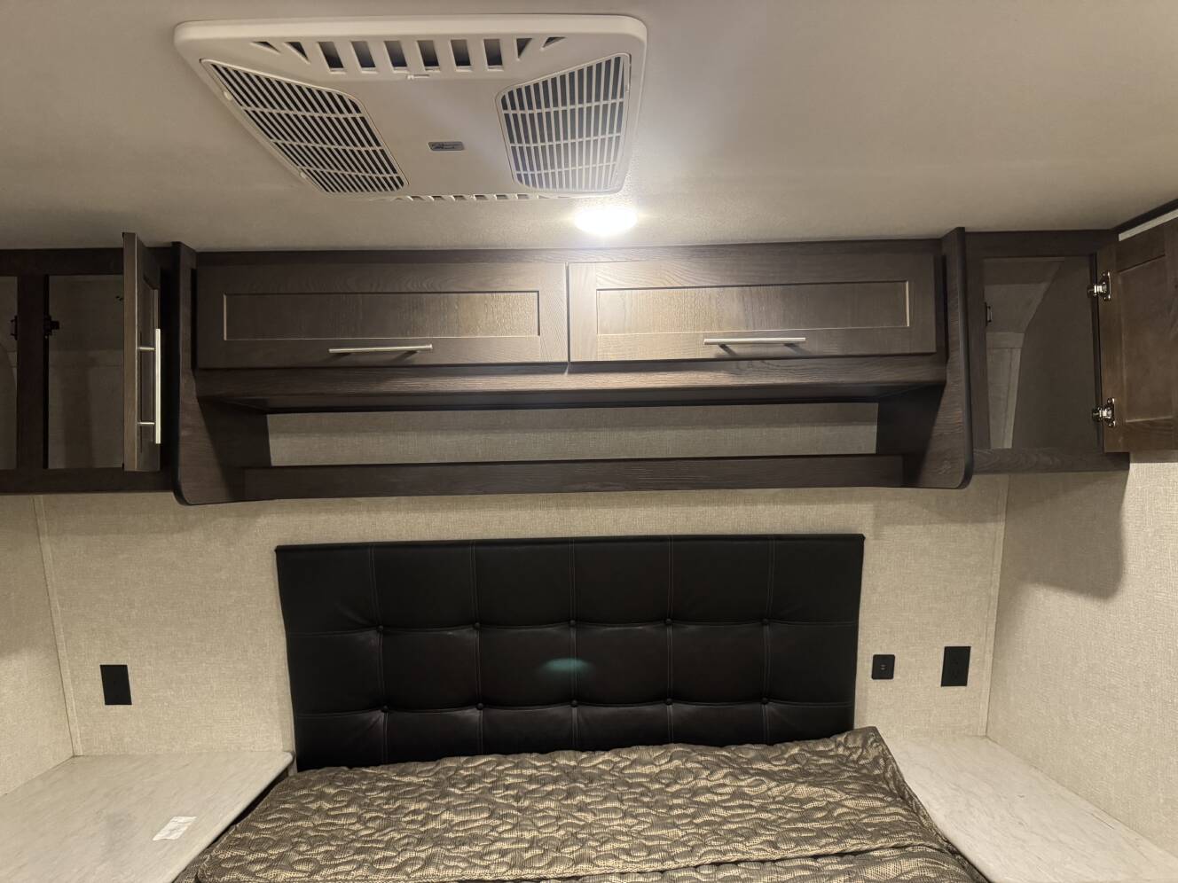 A photo of this 2018 Keystone CARBON 364