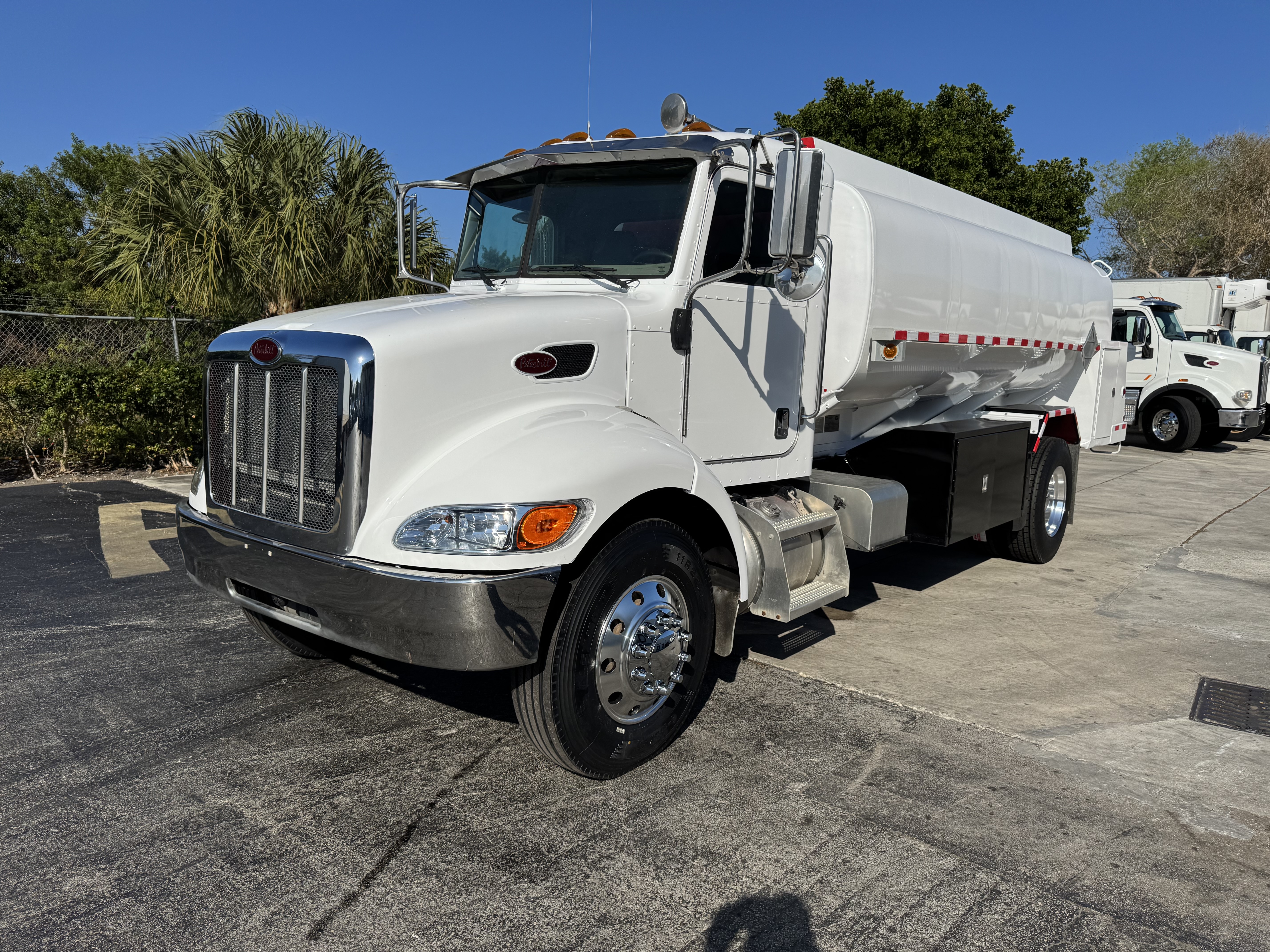 2009 PETERBILT 335 in Boca Raton, FL