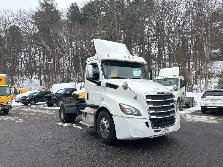 2019 FREIGHTLINER CASCADIA 116 in Auburn, MA