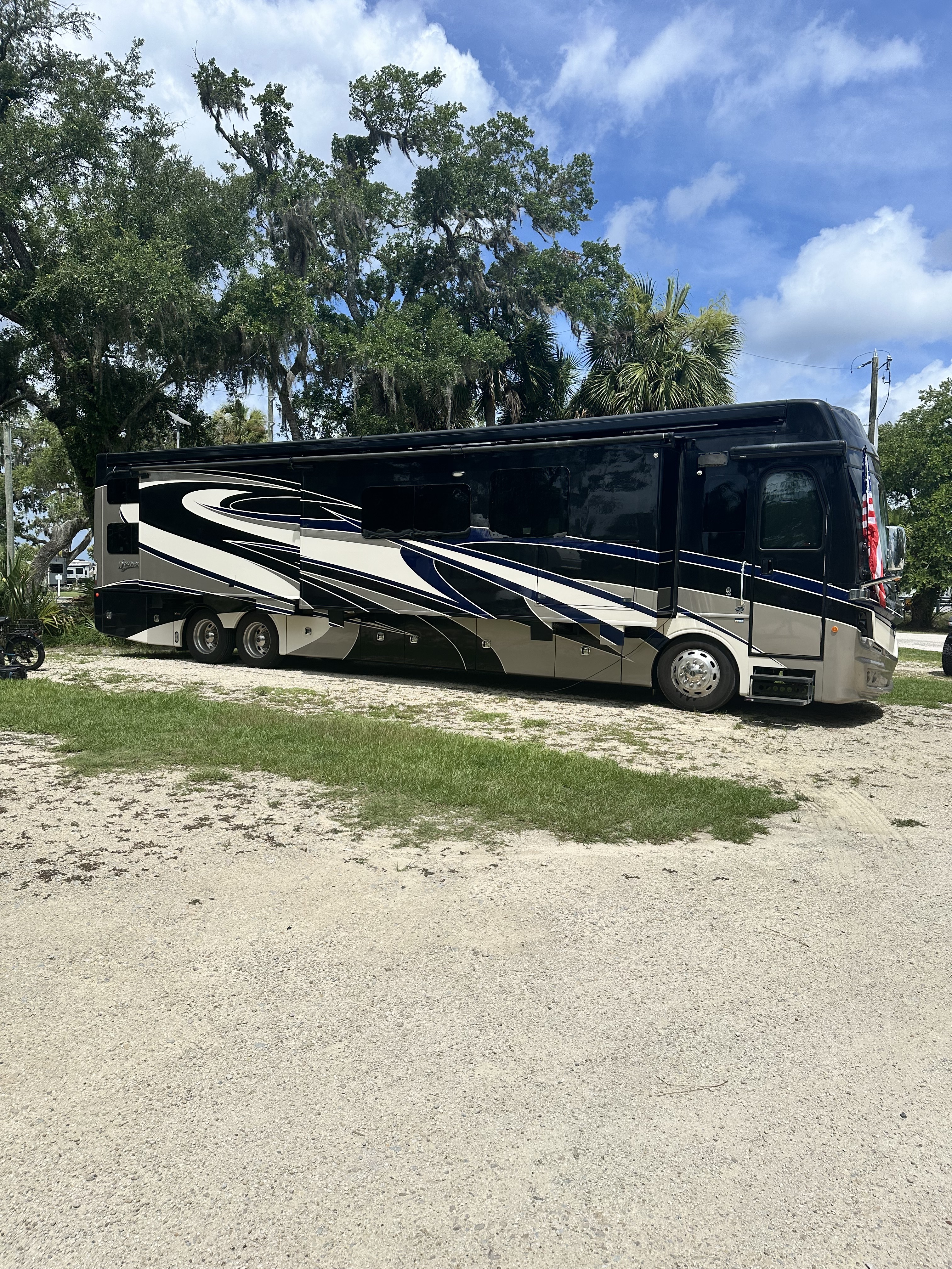 2018 Fleetwood DISCOVERY LXE 44B RV
