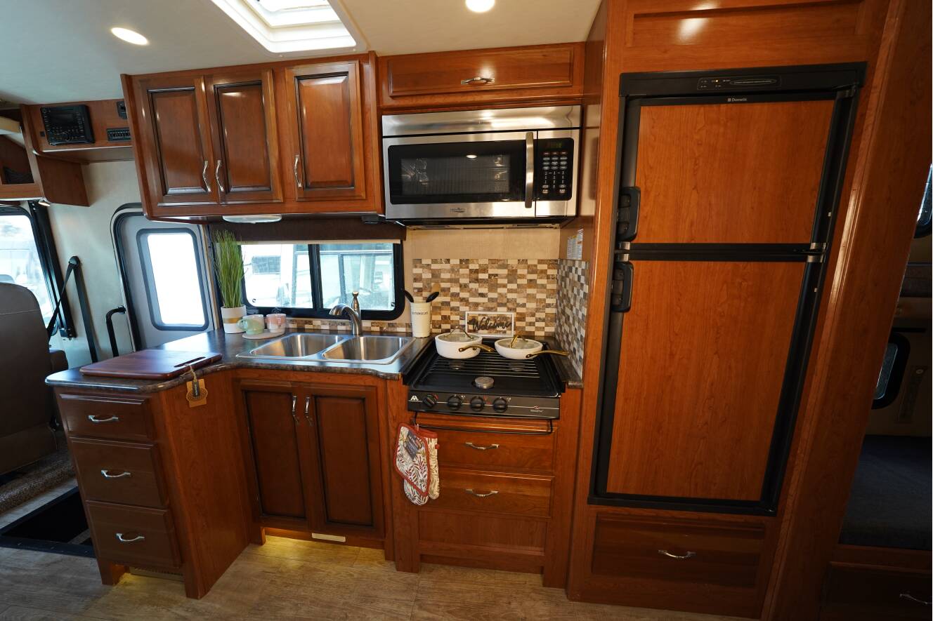 A photo of this 2017 Fleetwood FLAIR 31E