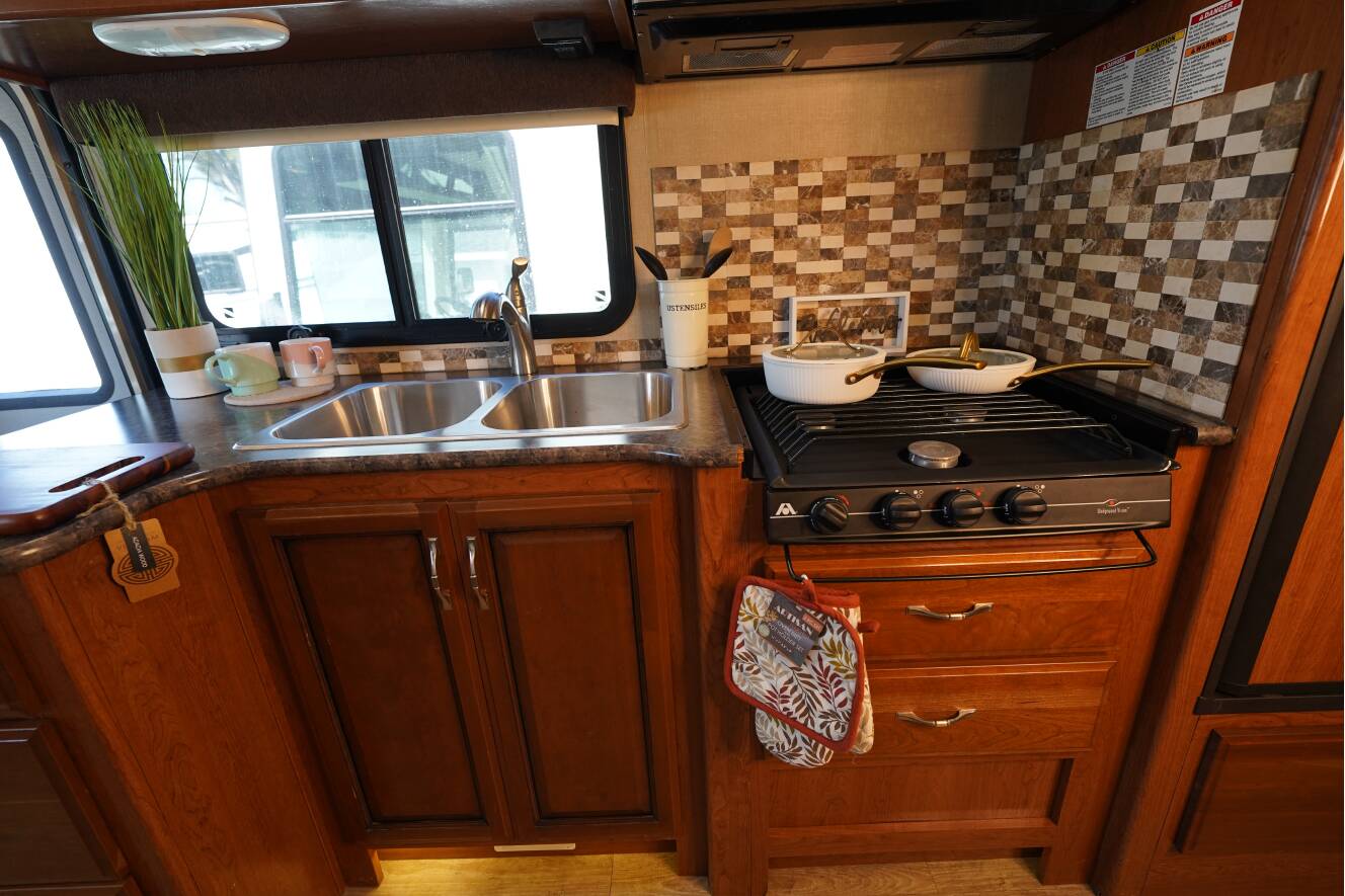 A photo of this 2017 Fleetwood FLAIR 31E