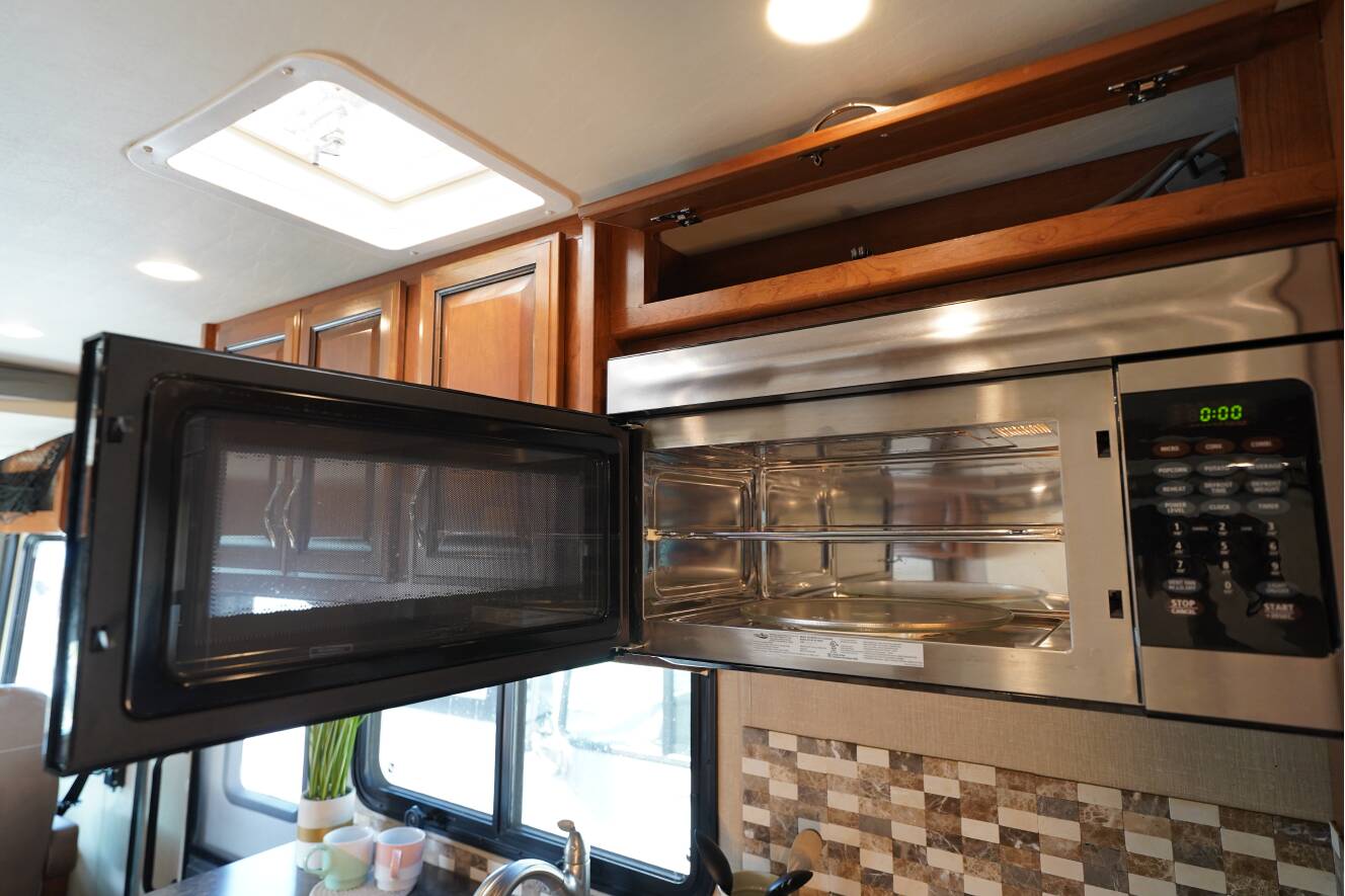 A photo of this 2017 Fleetwood FLAIR 31E