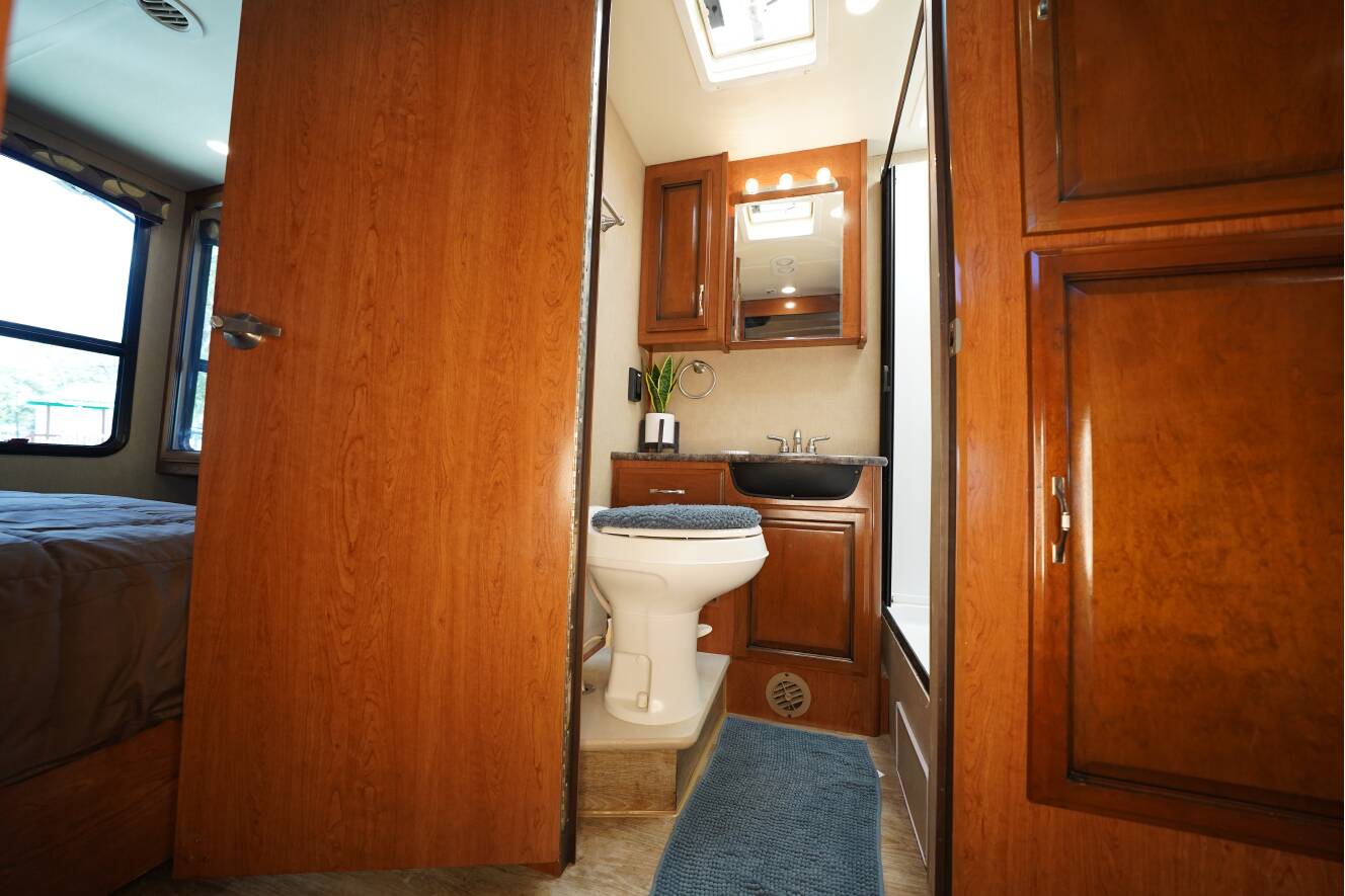 A photo of this 2017 Fleetwood FLAIR 31E