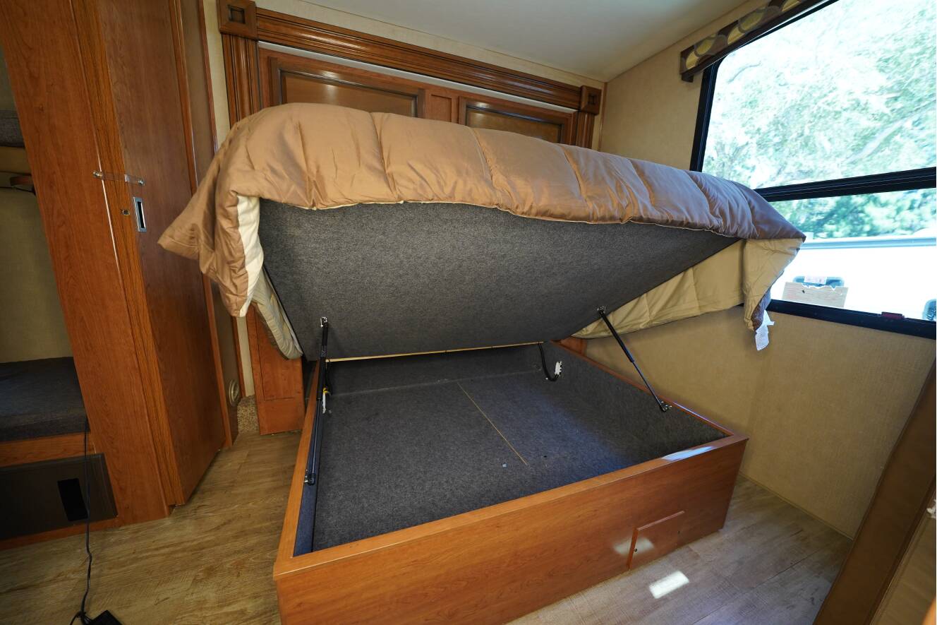 A photo of this 2017 Fleetwood FLAIR 31E