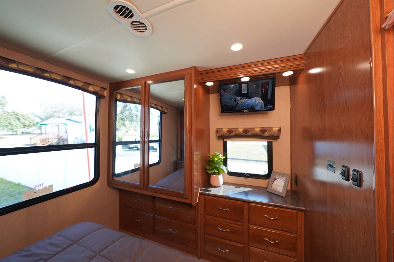 A photo of this 2017 Fleetwood FLAIR 31E