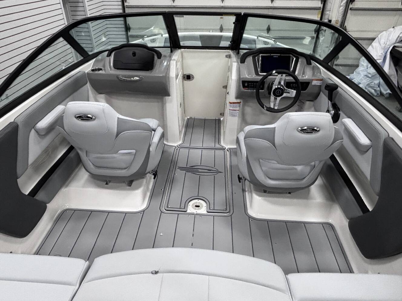 A photo of this 2026 Chaparral 21 SSI SPORT
