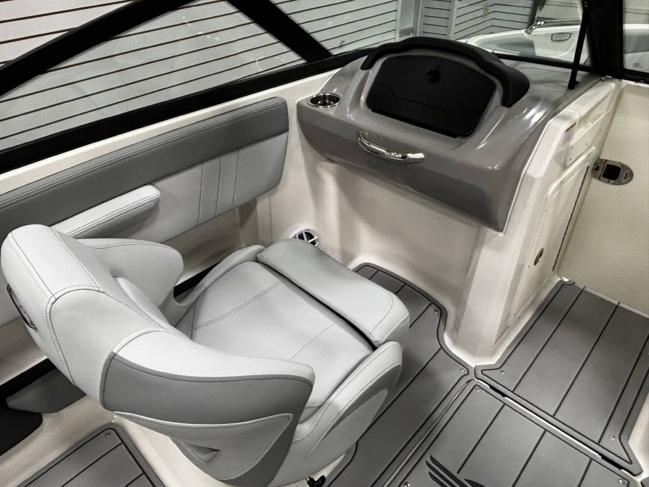 A photo of this 2026 Chaparral 21 SSI SPORT