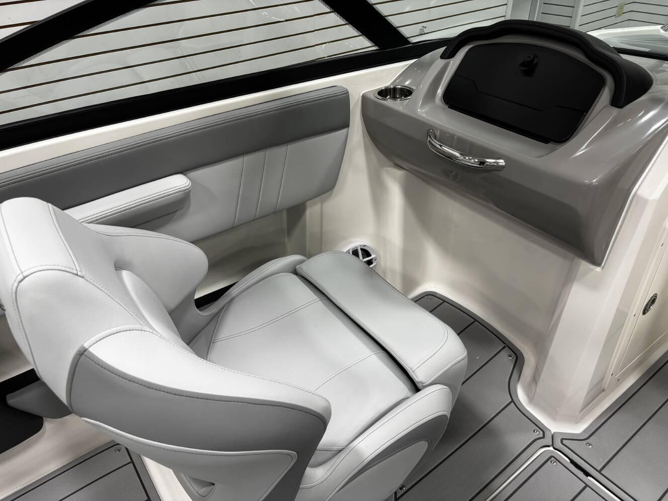 A photo of this 2026 Chaparral 21 SSI SPORT