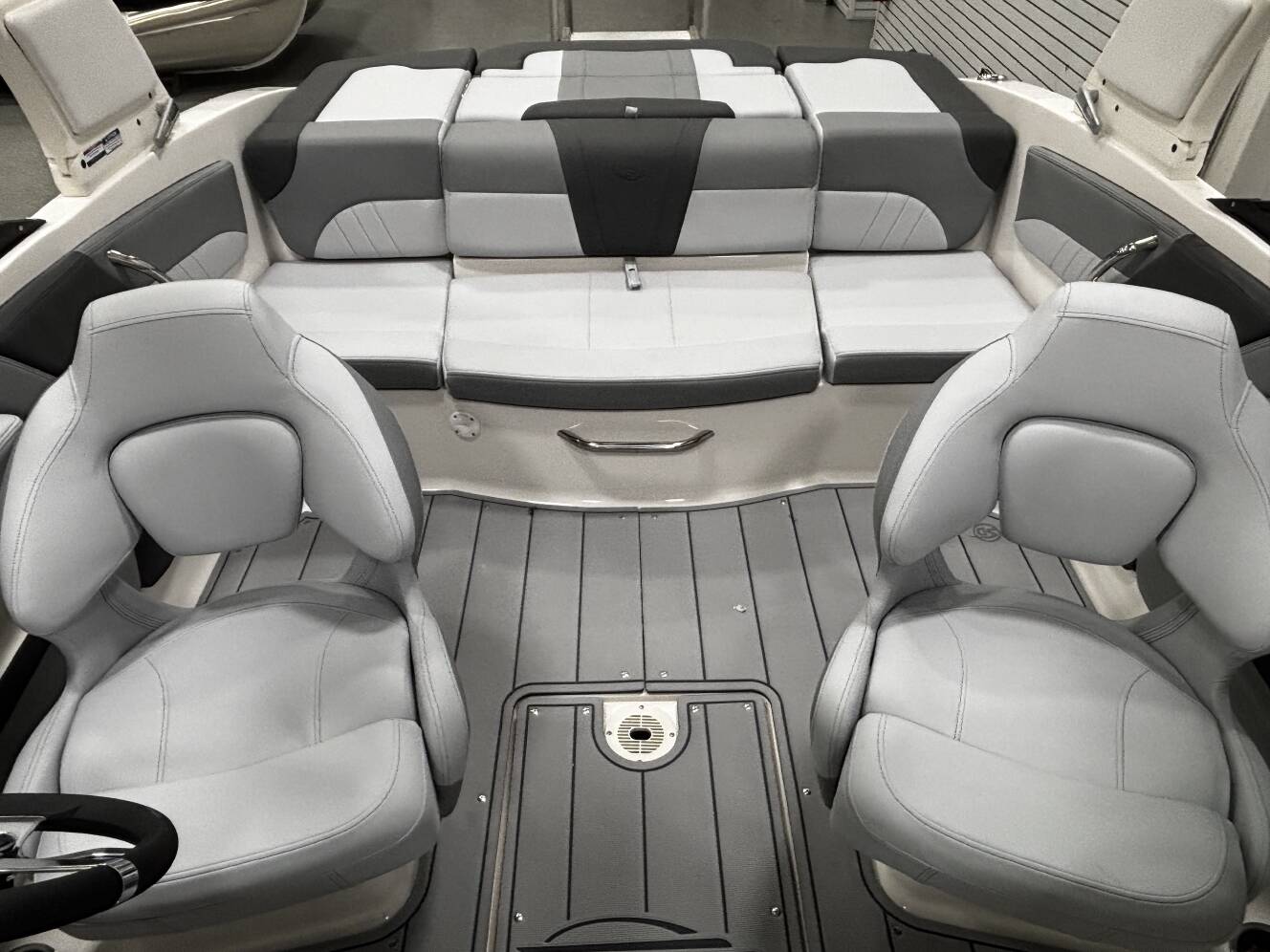 A photo of this 2026 Chaparral 21 SSI SPORT