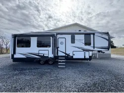 2021 FOREST RIVER CARDINAL 3350RLX