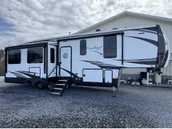2021 FOREST RIVER CARDINAL 3350RLX