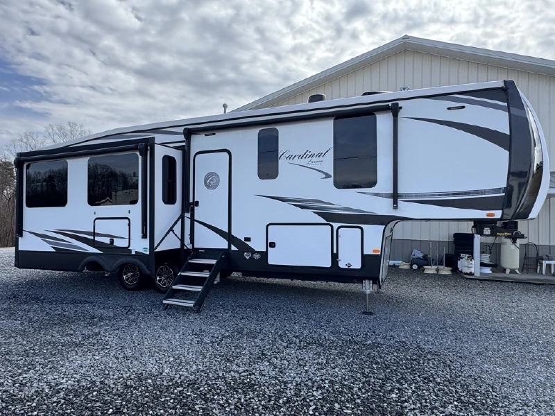 2021 FOREST RIVER CARDINAL 3350RLX
