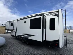 2021 FOREST RIVER CARDINAL 3350RLX