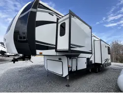 2021 FOREST RIVER CARDINAL 3350RLX