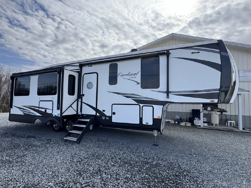 2021 FOREST RIVER CARDINAL 3350RLX