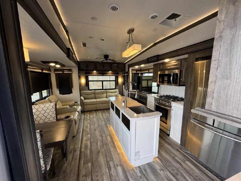 2021 FOREST RIVER CARDINAL 3350RLX