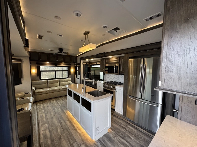 2021 FOREST RIVER CARDINAL 3350RLX