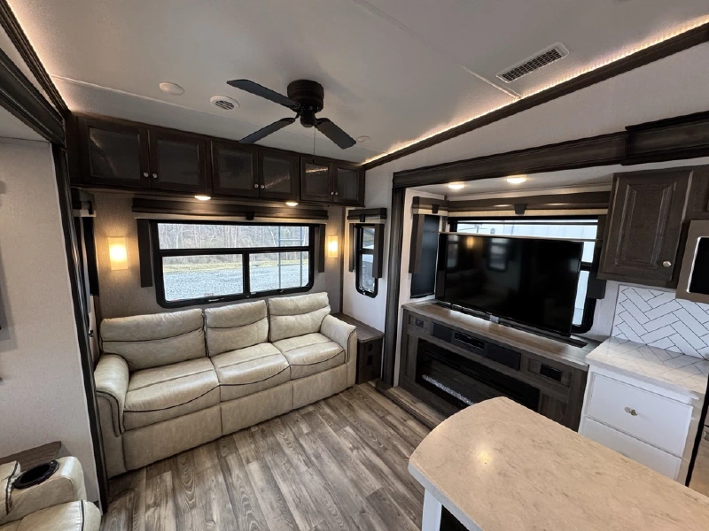 2021 FOREST RIVER CARDINAL 3350RLX
