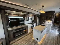 2021 FOREST RIVER CARDINAL 3350RLX
