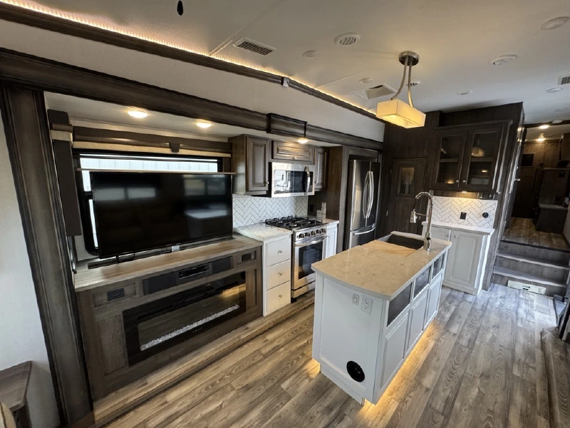2021 FOREST RIVER CARDINAL 3350RLX