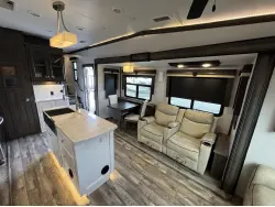 2021 FOREST RIVER CARDINAL 3350RLX