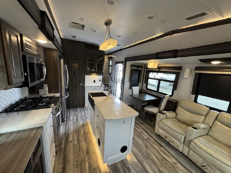 2021 FOREST RIVER CARDINAL 3350RLX